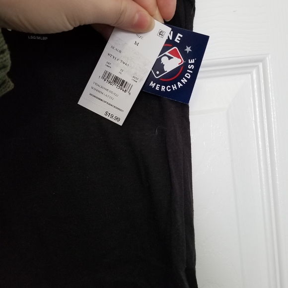 NWT MLB Diamondbacks Black and Red V Neck Tshirt - Picture 4 of 5